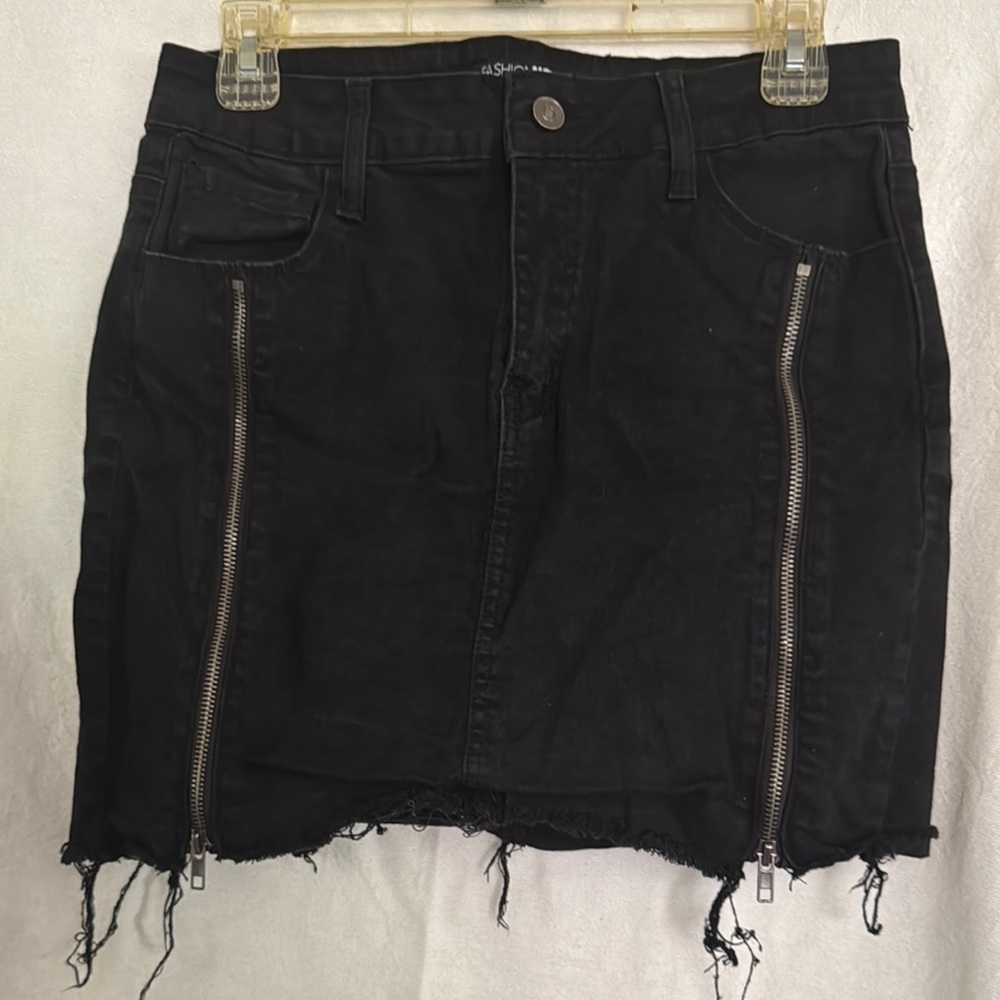 Fashion Nova Black skirt
